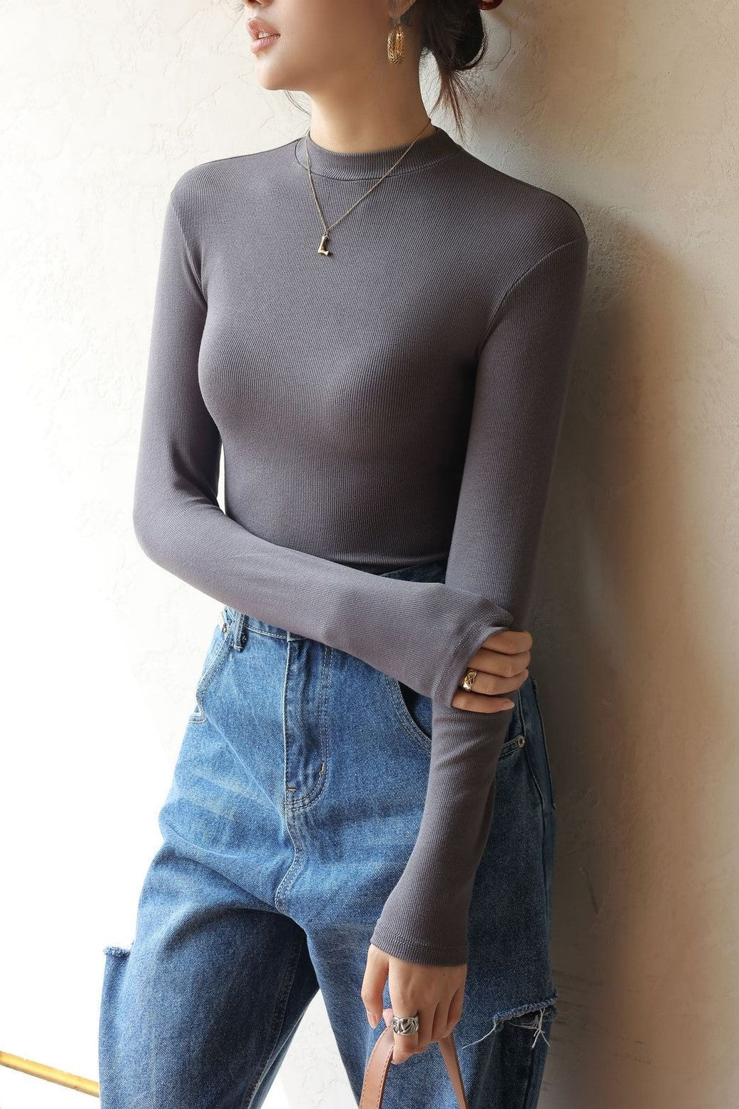 Alva - close-fitting shirt with half collar