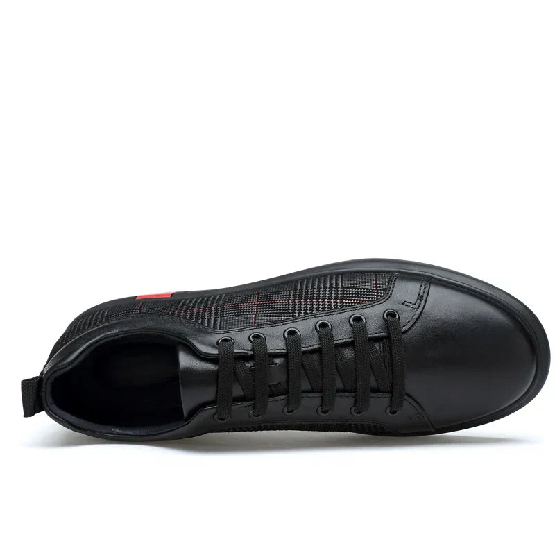 Elegant men's trainer made of leather