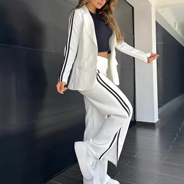 Aila - effortlessly elegant blazer set