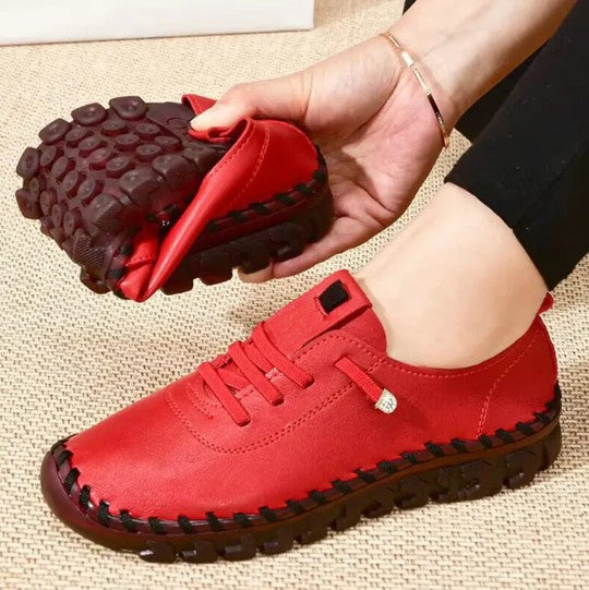 Anatomically shaped women's shoes for ergonomic comfort in autumn/winter