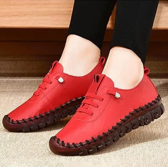 Anatomically shaped women's shoes for ergonomic comfort in autumn/winter