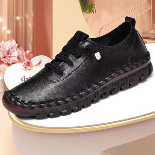 Anatomically shaped women's shoes for ergonomic comfort in autumn/winter