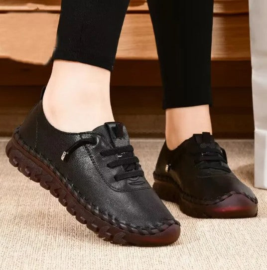 Anatomically shaped women's shoes for ergonomic comfort in autumn/winter
