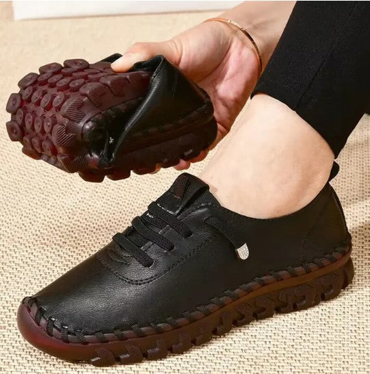 Anatomically shaped women's shoes for ergonomic comfort in autumn/winter