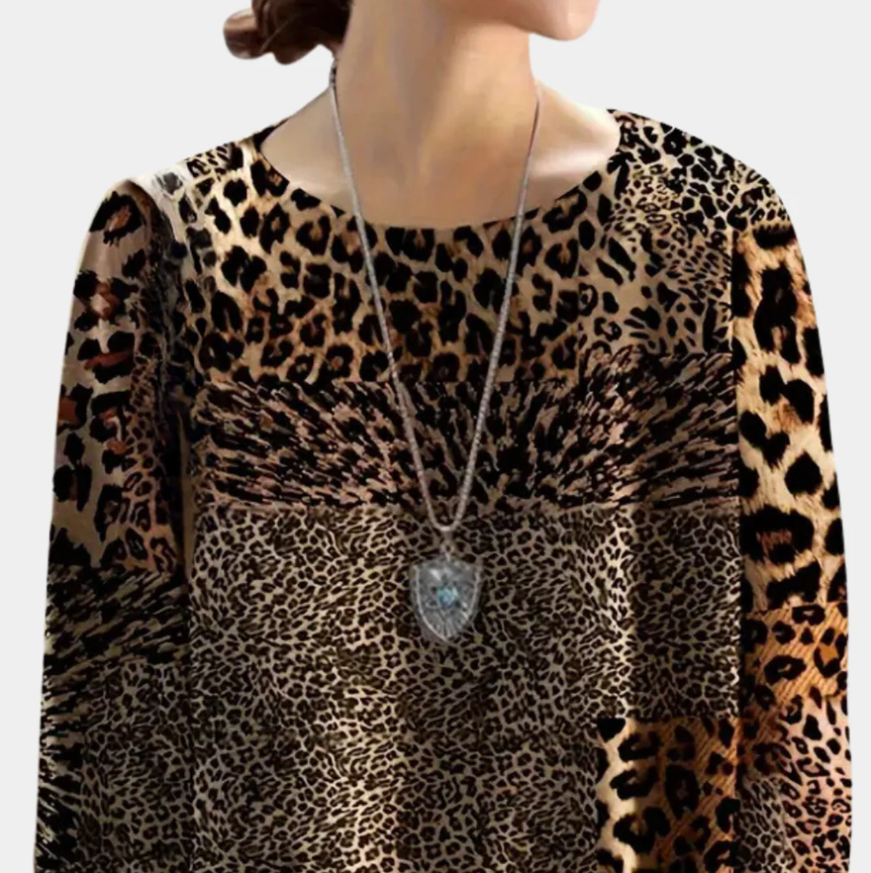 Sensational women's jumper with exclusive leopard print - Martha