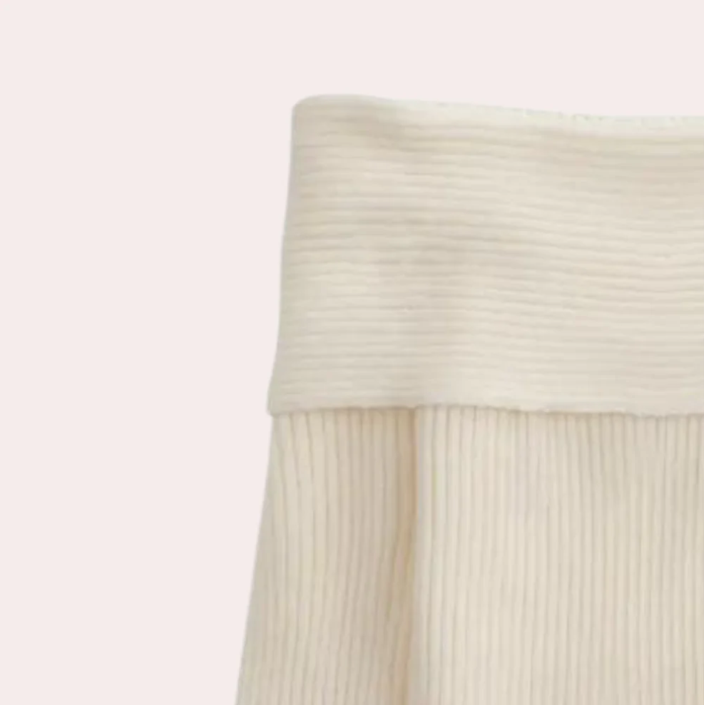 Leorina - stylish off-shoulder sweater for women with an elegant knitted pattern