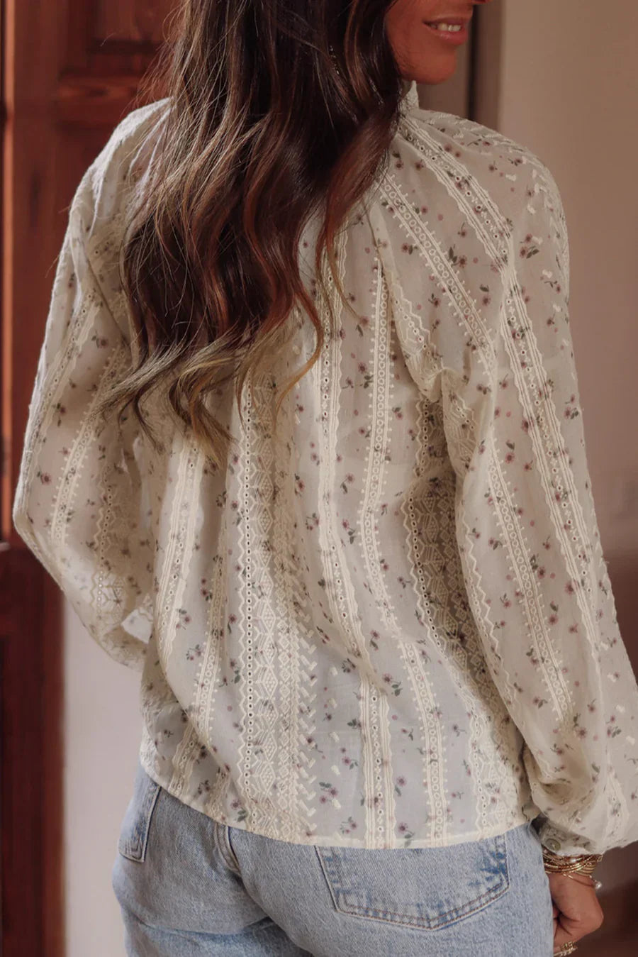 Elegant shirt with embroidered lace floral sleeves for women