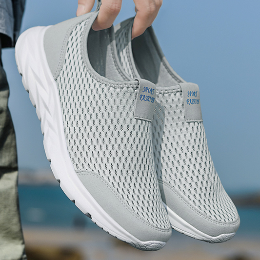 Breathable and robust outdoor shoes for men