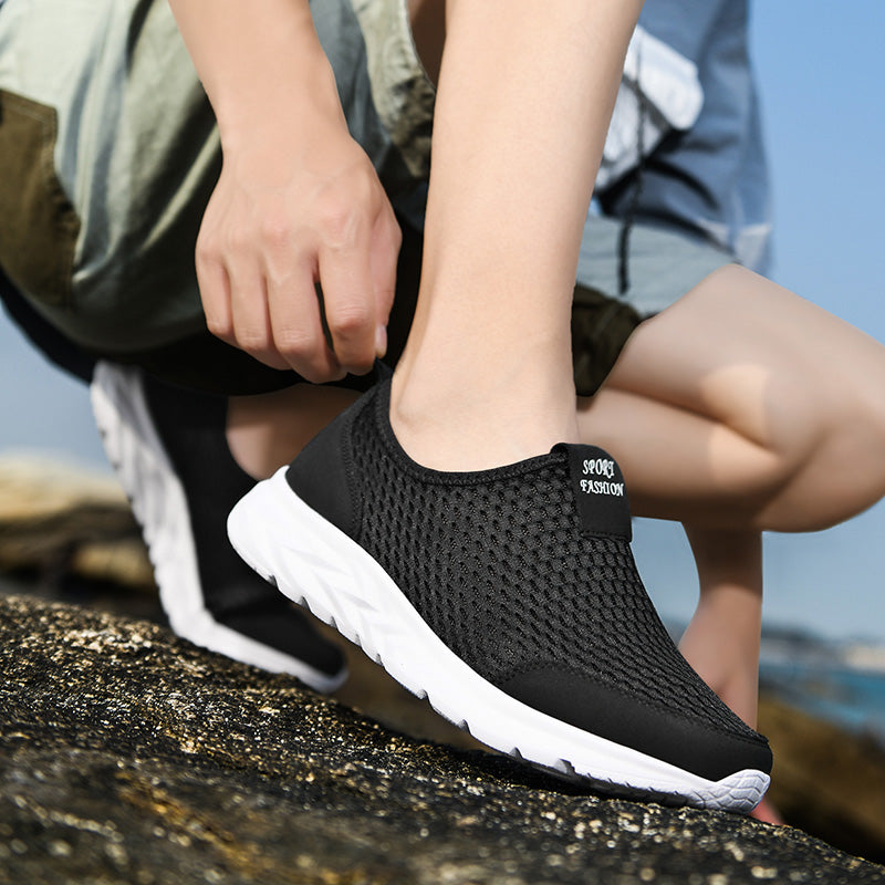 Breathable and robust outdoor shoes for men