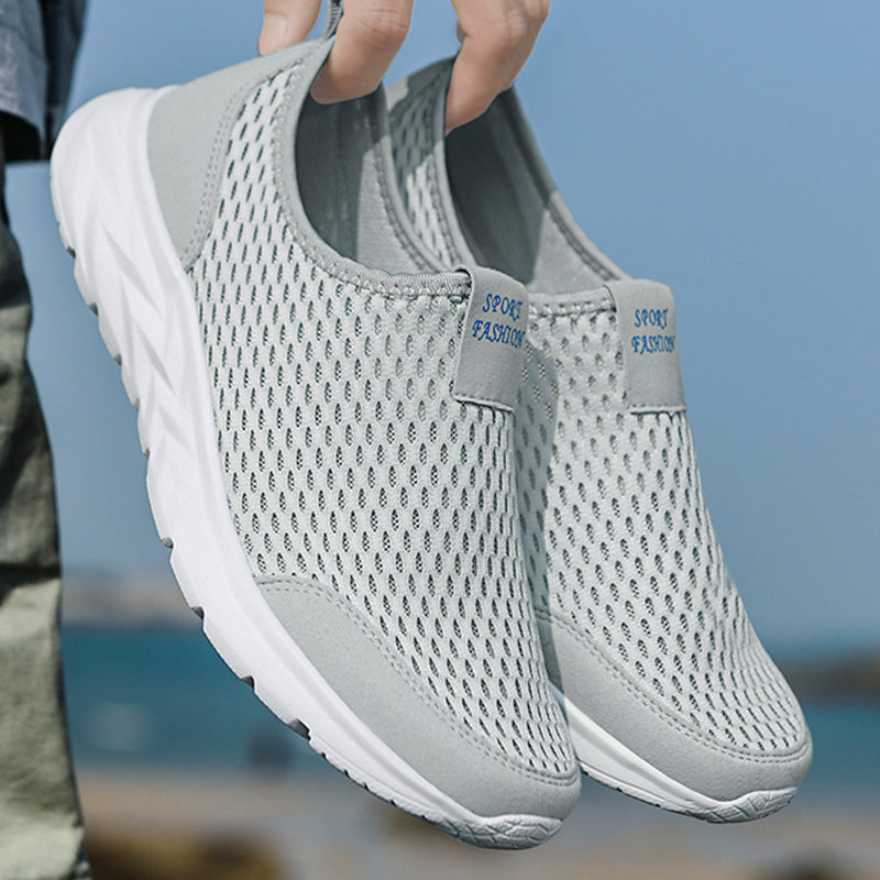 Breathable and robust outdoor shoes for men