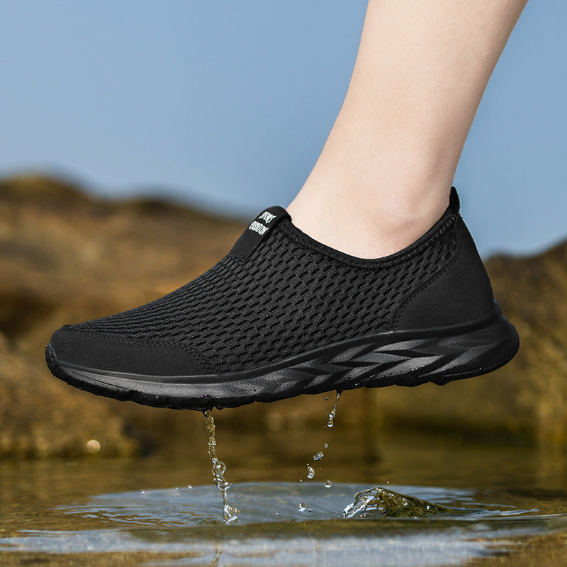 Breathable and robust outdoor shoes for men