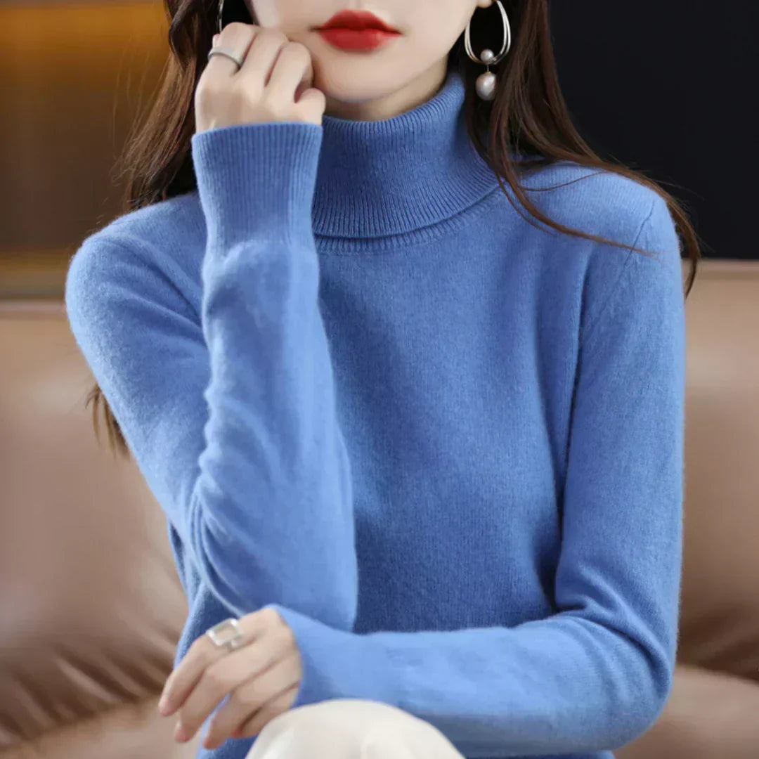 Fashionable turtleneck sweater made of comfortable cashmere