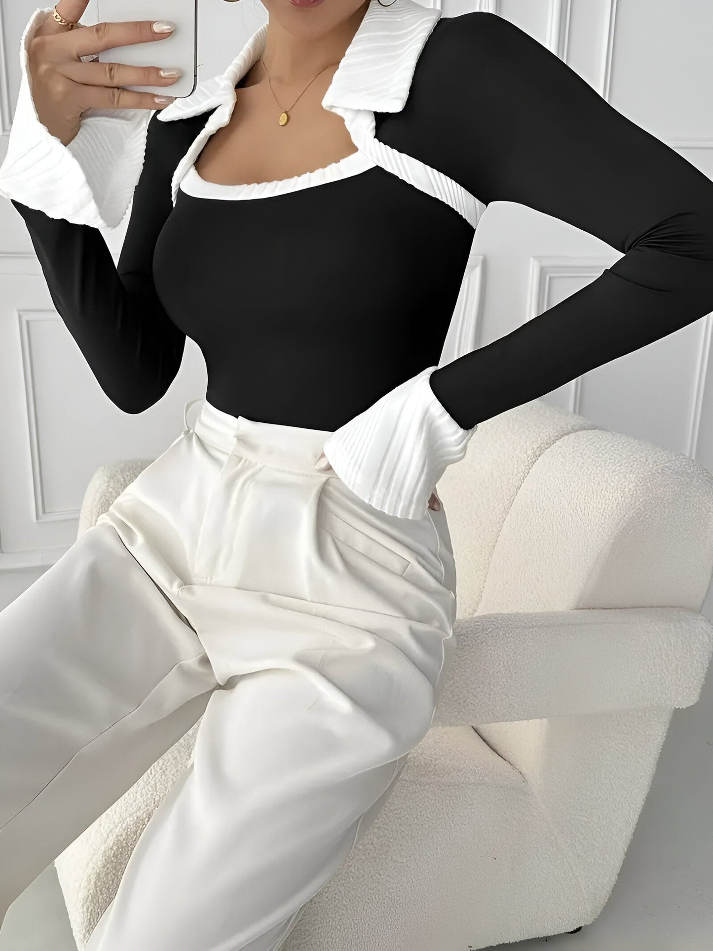 Niki | stylish t-shirt with contrasting collar