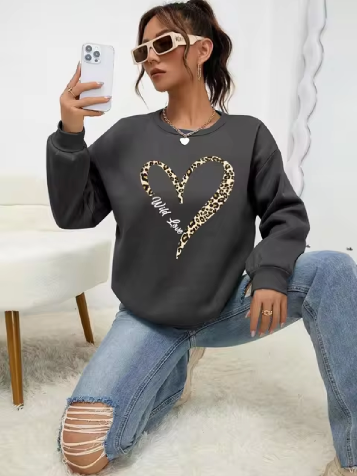 Dindy - batwing sweater with leopard heart print