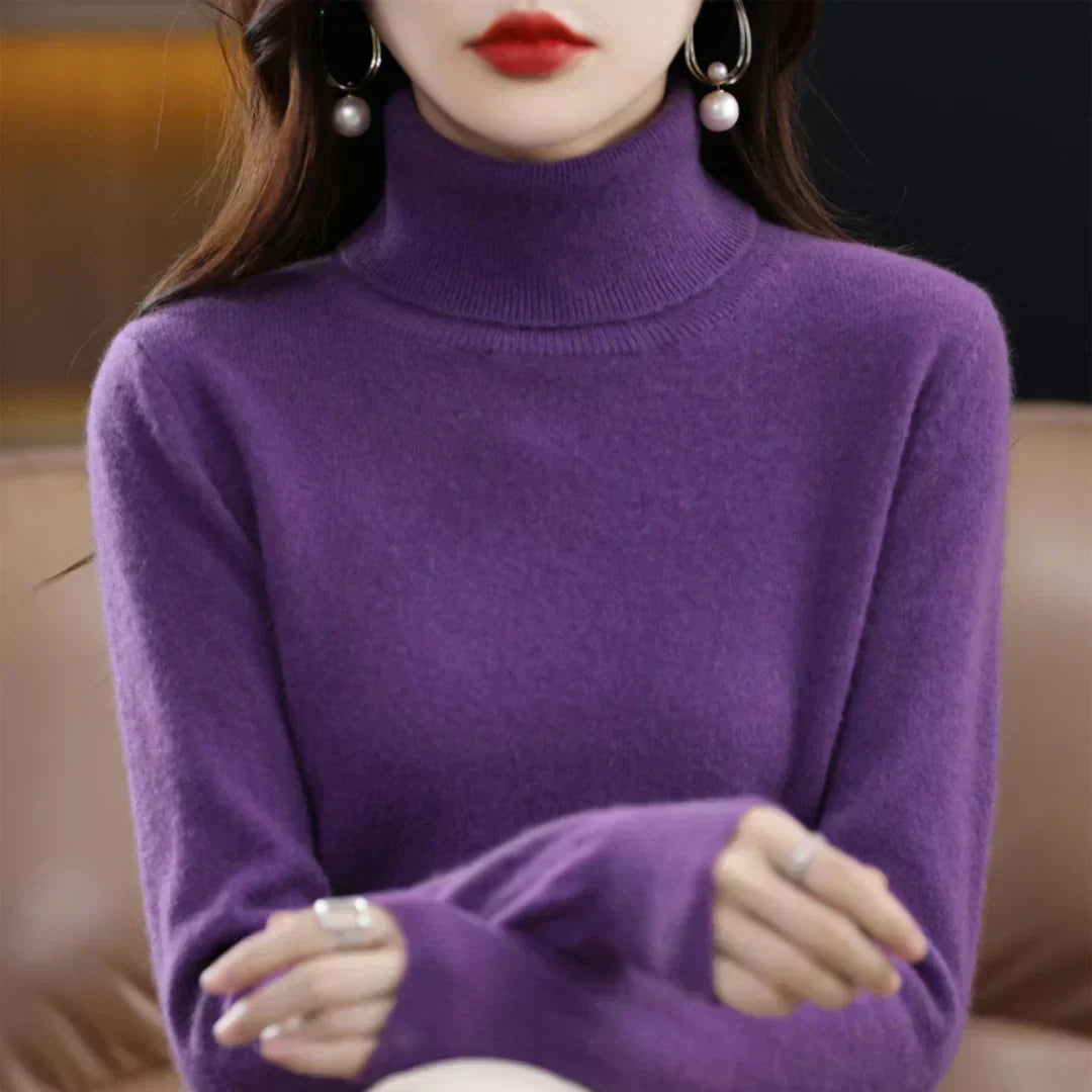 Fashionable turtleneck sweater made of comfortable cashmere