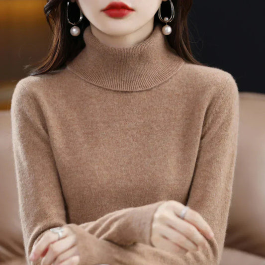 Fashionable turtleneck sweater made of comfortable cashmere