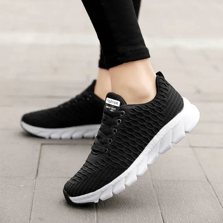 Comfortable women's sneakers with memory foam