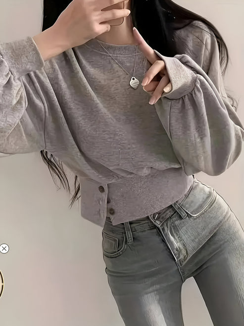 Letia | casual luxury: elegant plain colored t-shirt with button detail