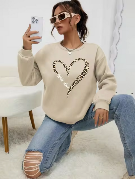 Dindy - batwing sweater with leopard heart print