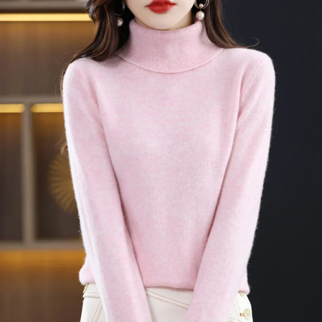Fashionable turtleneck sweater made of comfortable cashmere