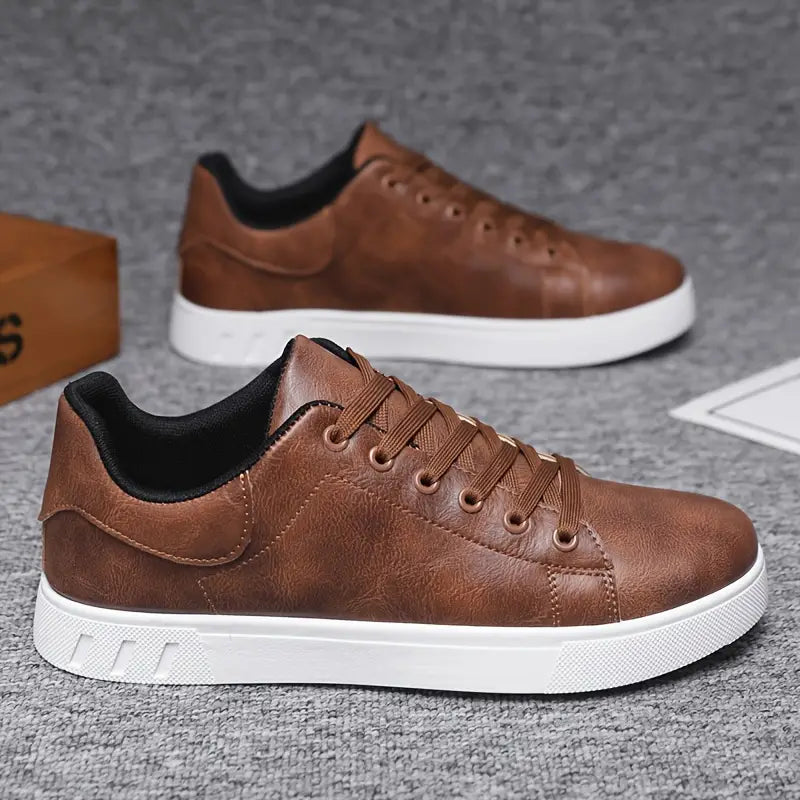 Comfortable men's lace-up shoes with comfortable sole
