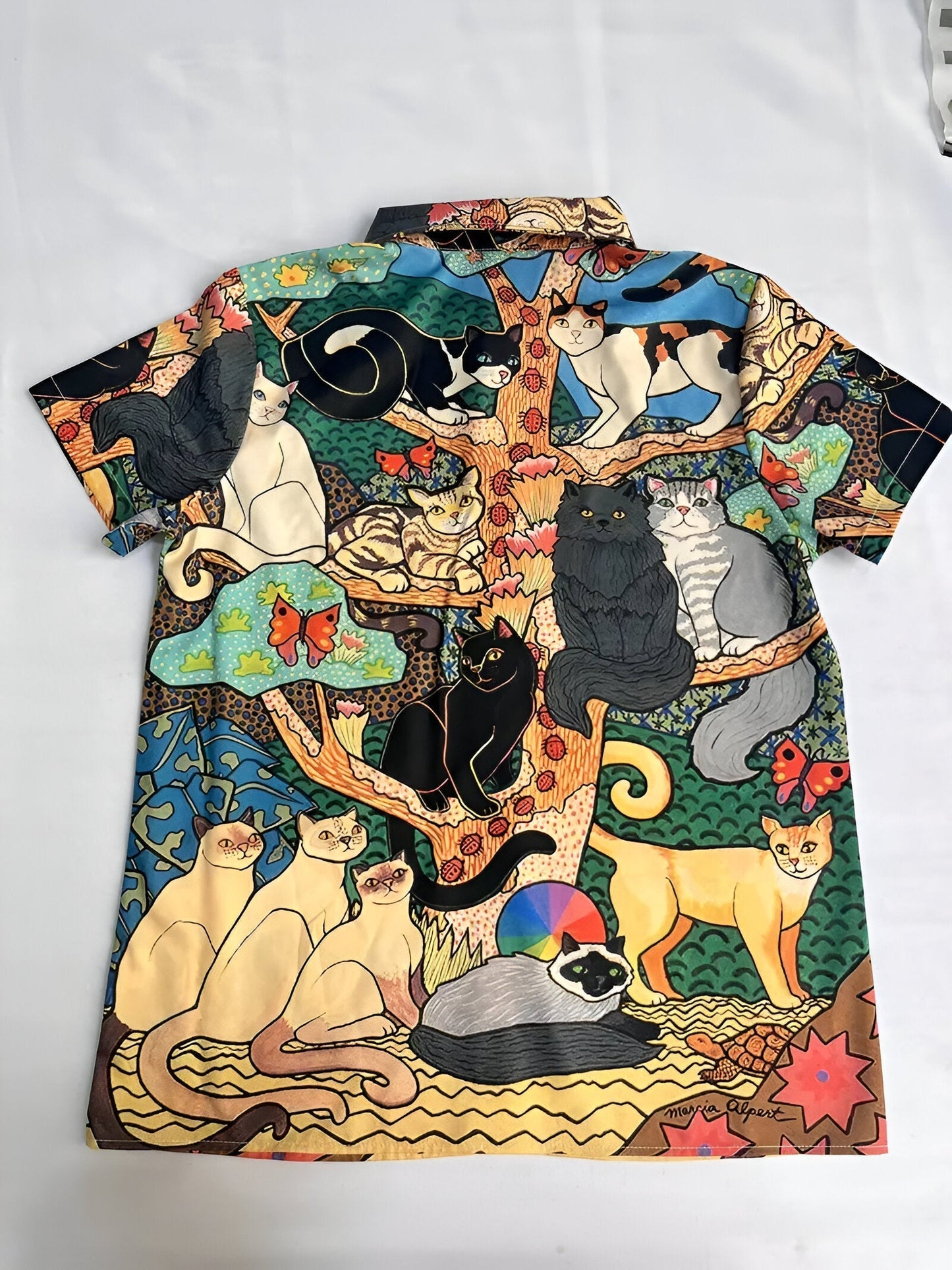 Naomi | playful and colorful top with cat and butterfly