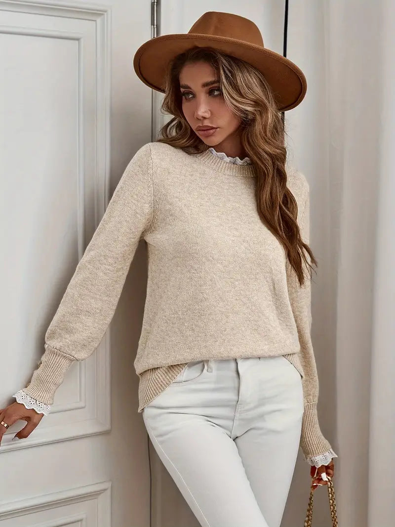 Vandy - sweater with round neckline and ruffles of lace