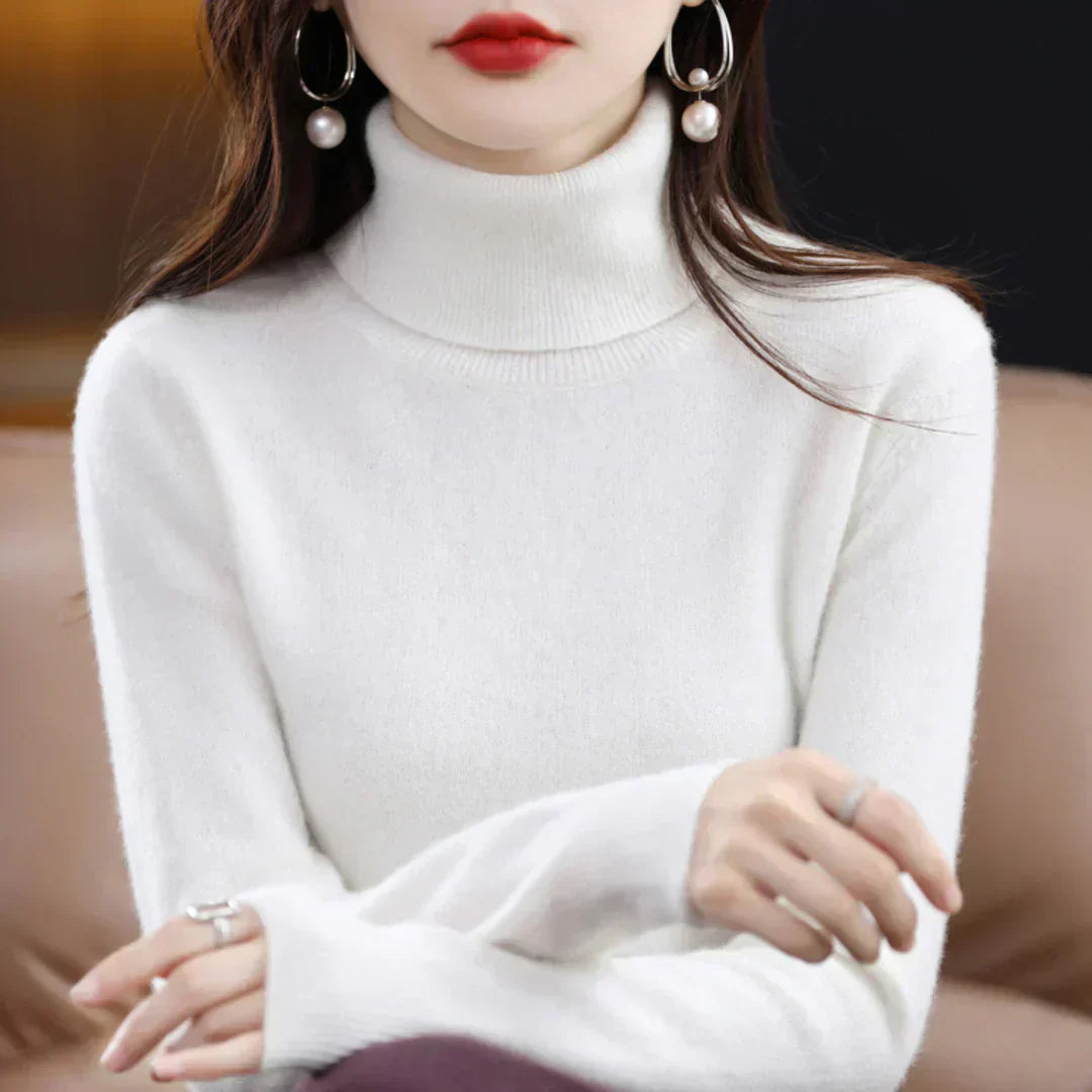 Fashionable turtleneck sweater made of comfortable cashmere