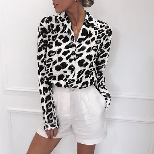 Daniela – stylish blouse with leopard print, long sleeves and a turn-down collar