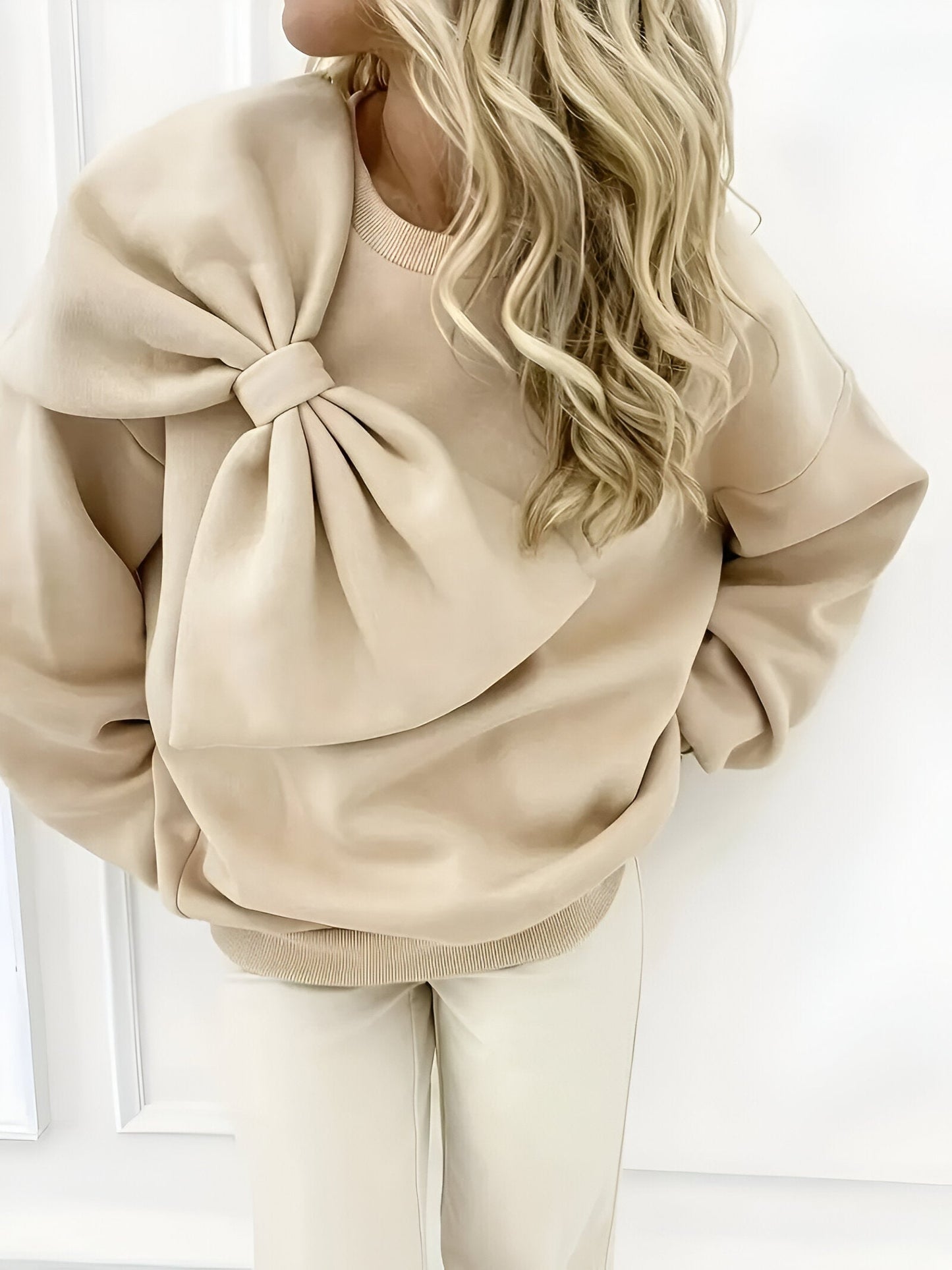 Neysha | stylish sweater with large bow
