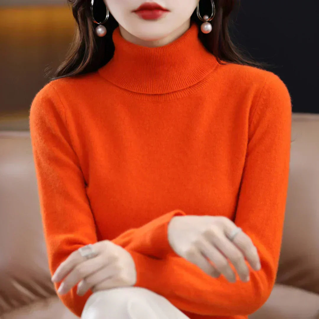 Fashionable turtleneck sweater made of comfortable cashmere