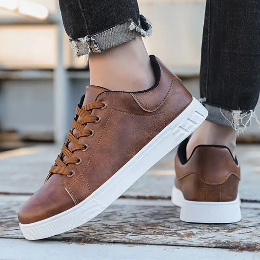 Comfortable men's lace-up shoes with comfortable sole