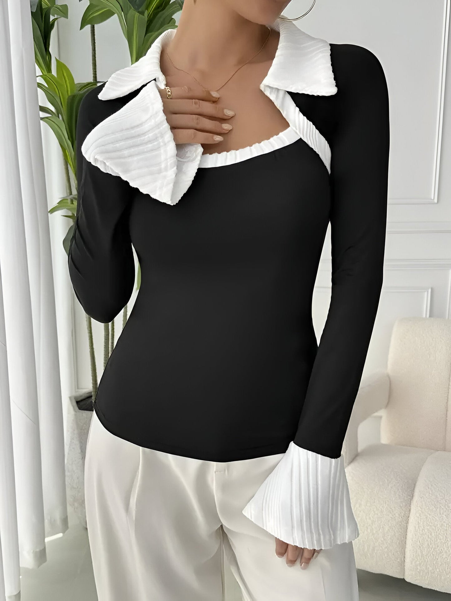 Niki | stylish t-shirt with contrasting collar