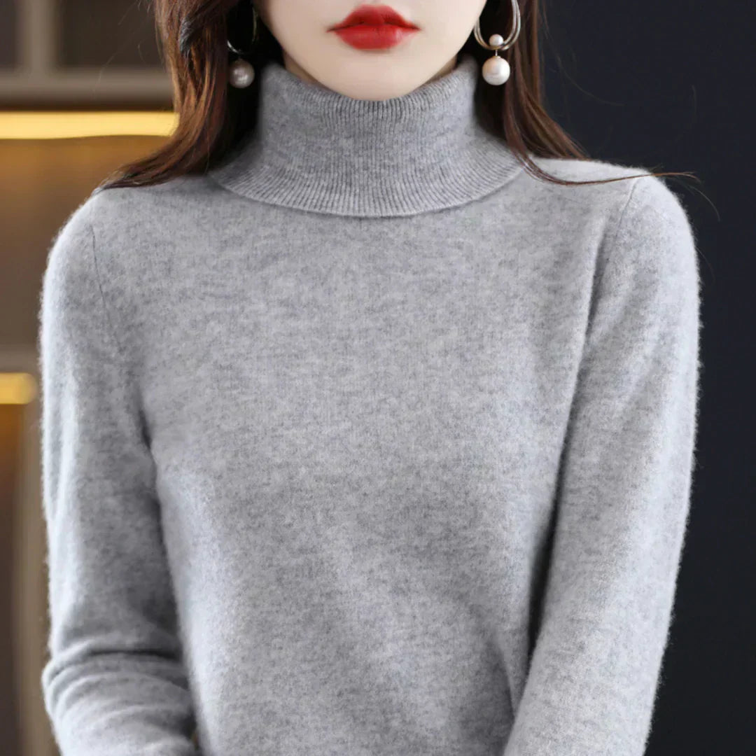 Fashionable turtleneck sweater made of comfortable cashmere