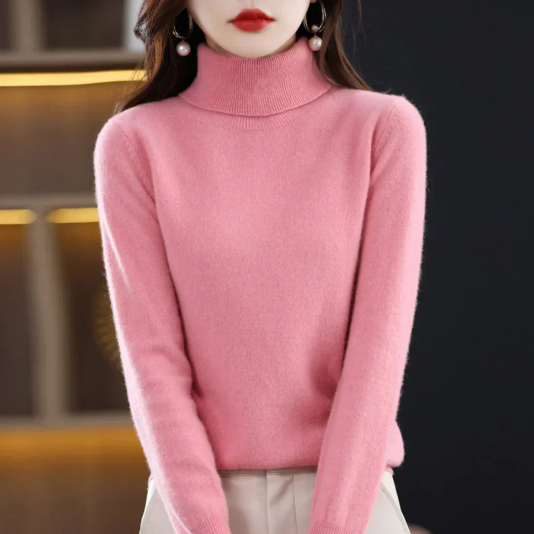 Fashionable turtleneck sweater made of comfortable cashmere