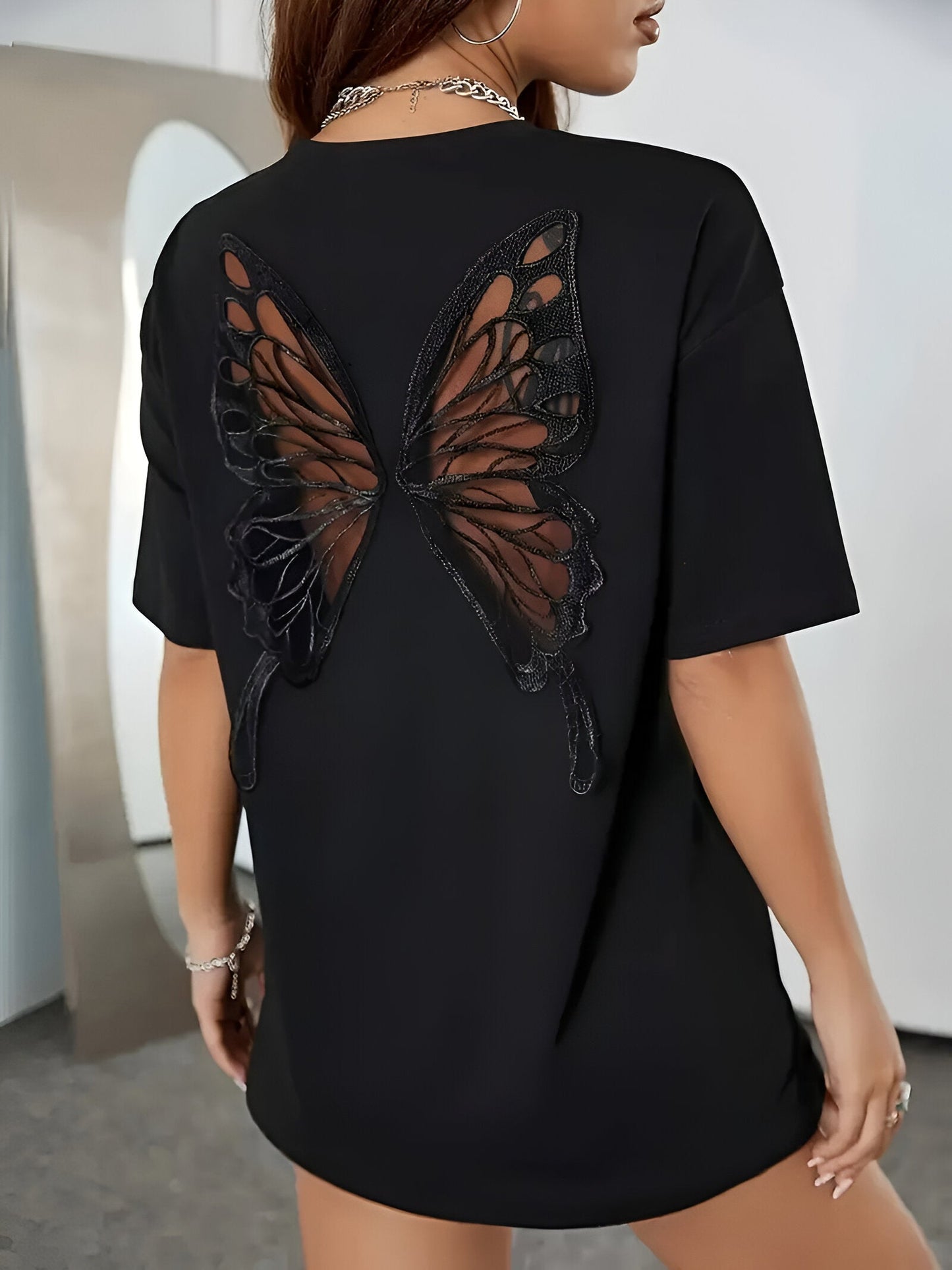 Nastasja | stylish cropped t-shirt with butterfly lace