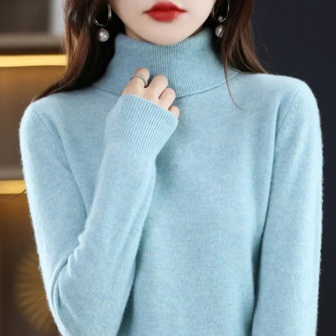 Fashionable turtleneck sweater made of comfortable cashmere