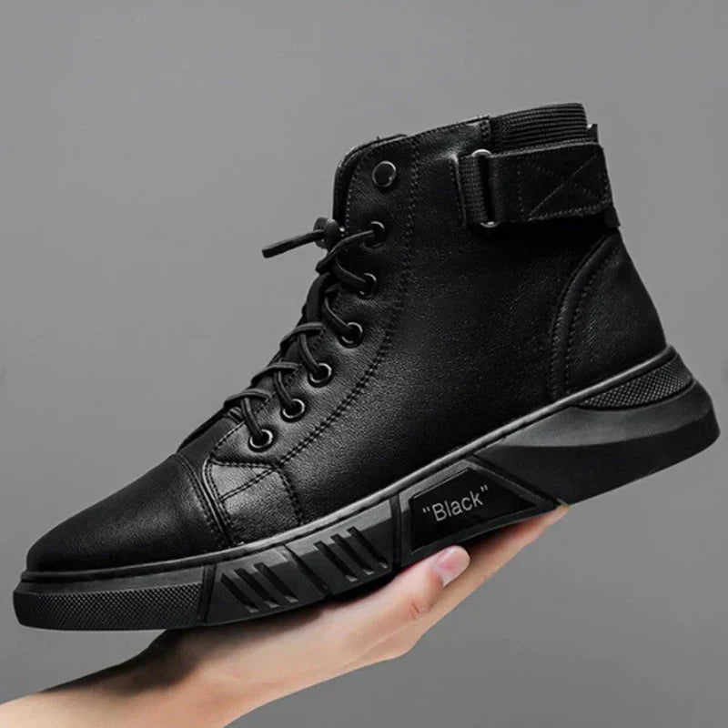 Elegant leather men's boots in black