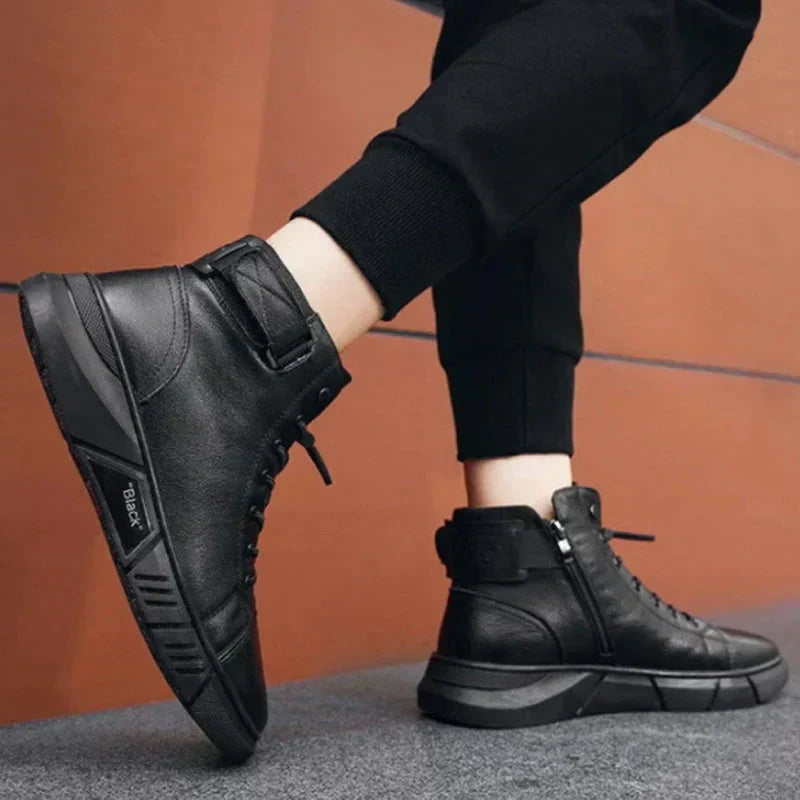 Elegant leather men's boots in black