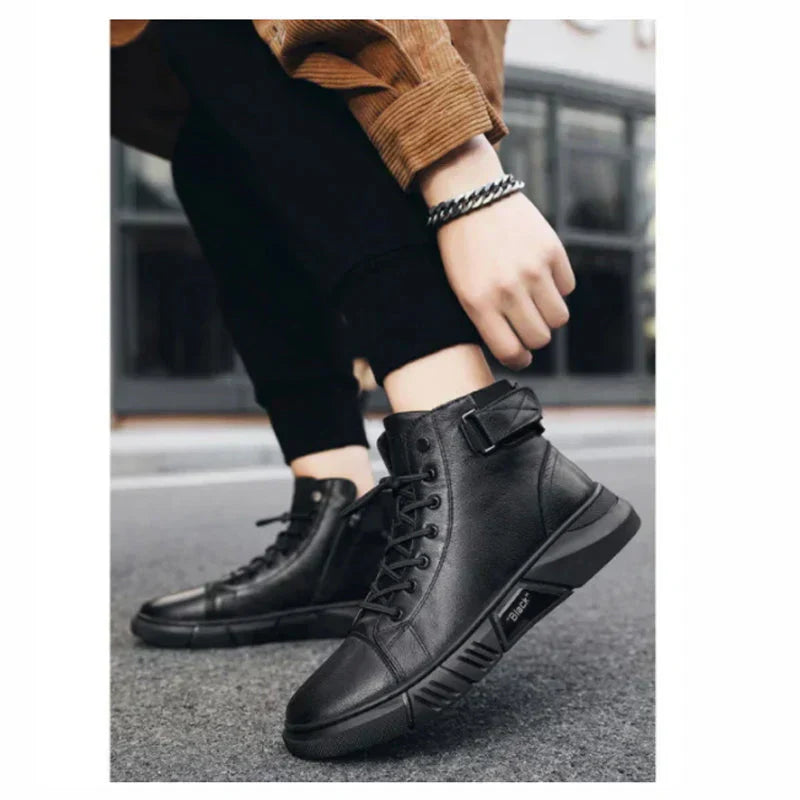 Elegant leather men's boots in black