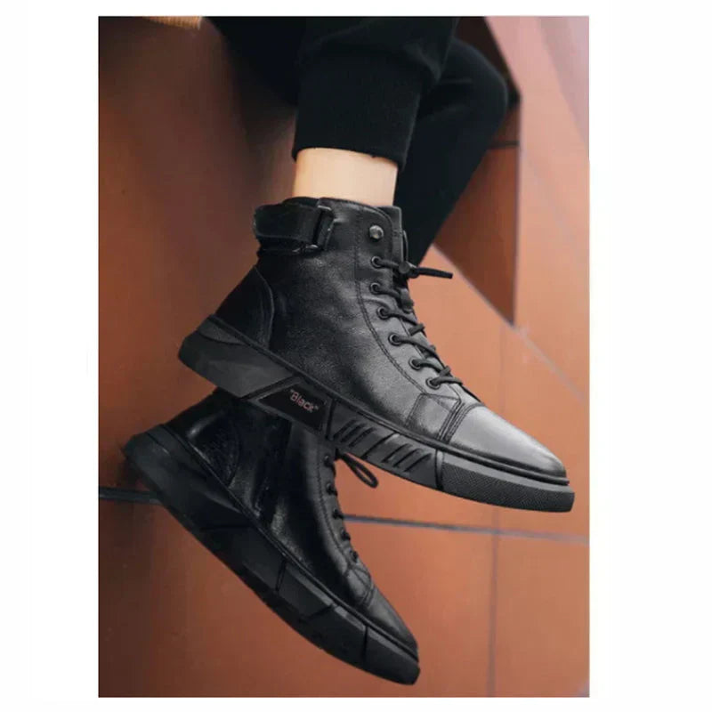 Elegant leather men's boots in black