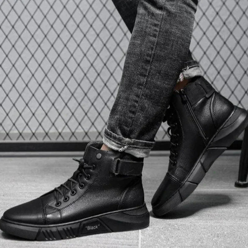 Elegant leather men's boots in black