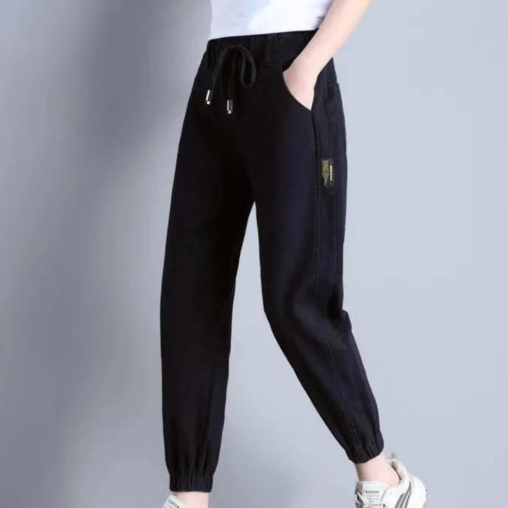 Lucrezia - trendy, casual women's jeans with adjustable waistband for a perfect fit