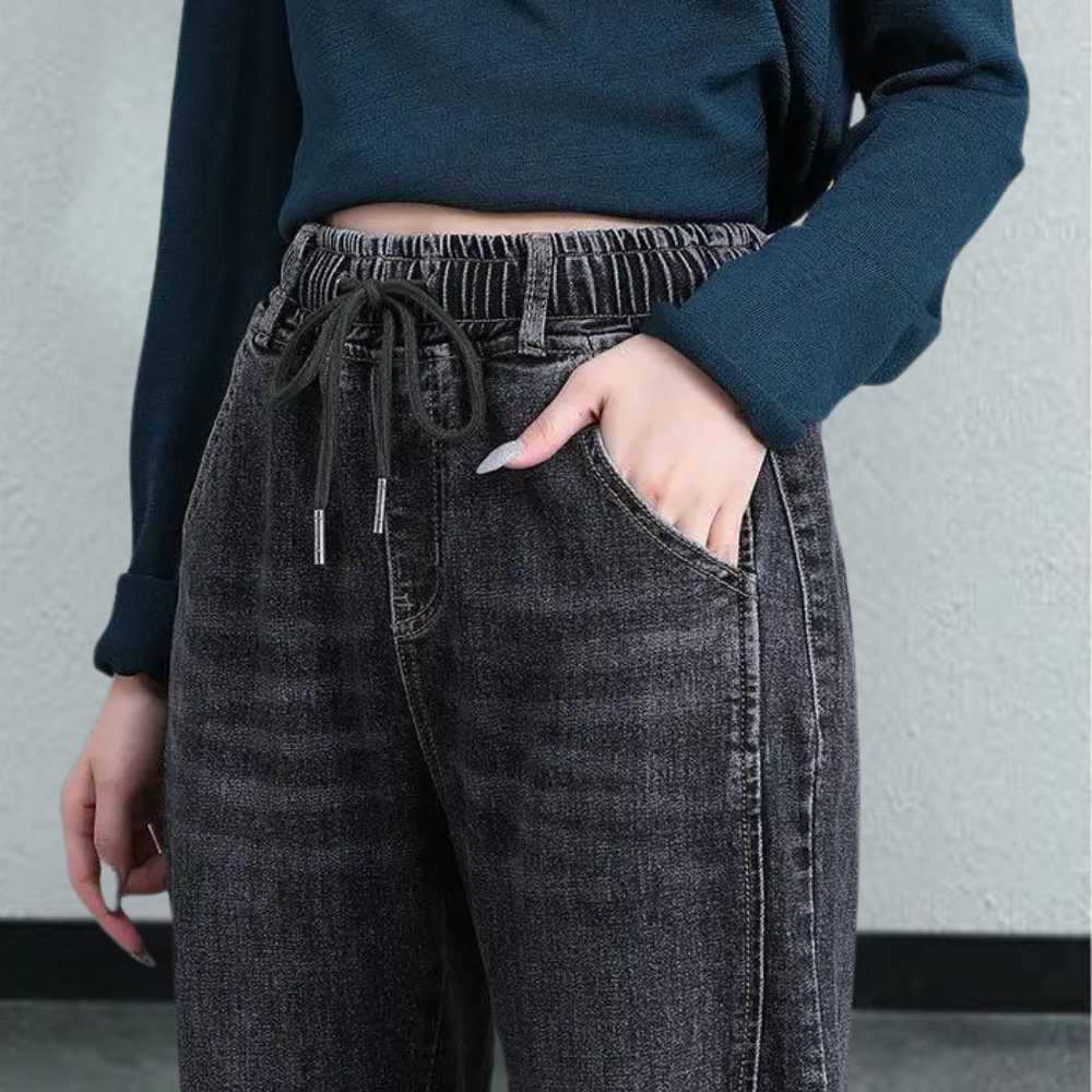 Lucrezia - trendy, casual women's jeans with adjustable waistband for a perfect fit