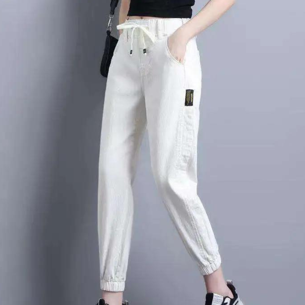 Lucrezia - trendy, casual women's jeans with adjustable waistband for a perfect fit