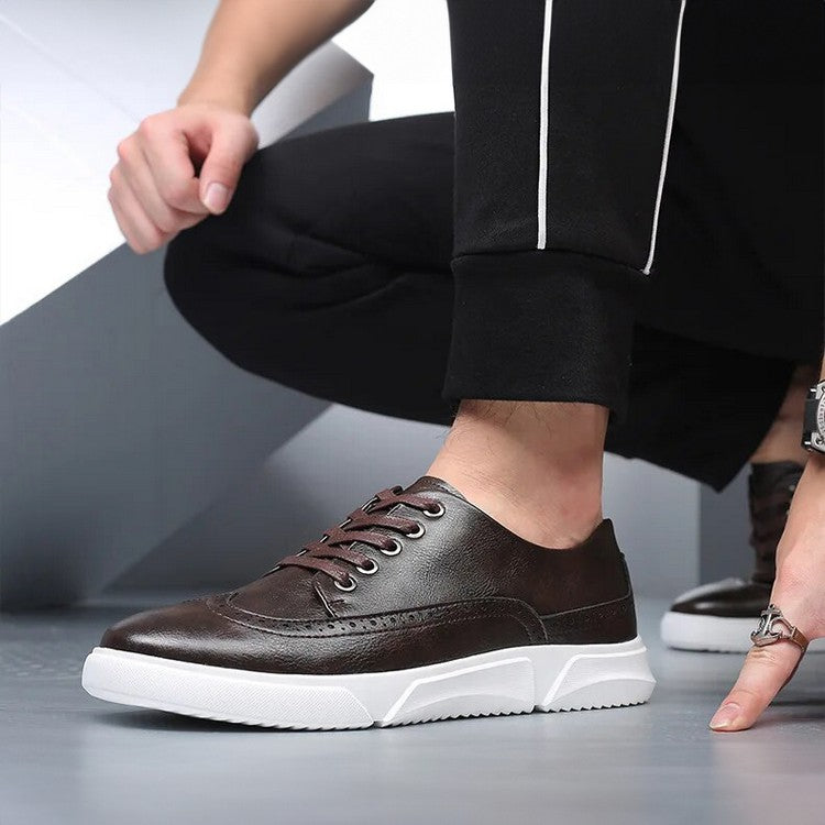 Elegant leather men's sneakers for smart-casual occasions