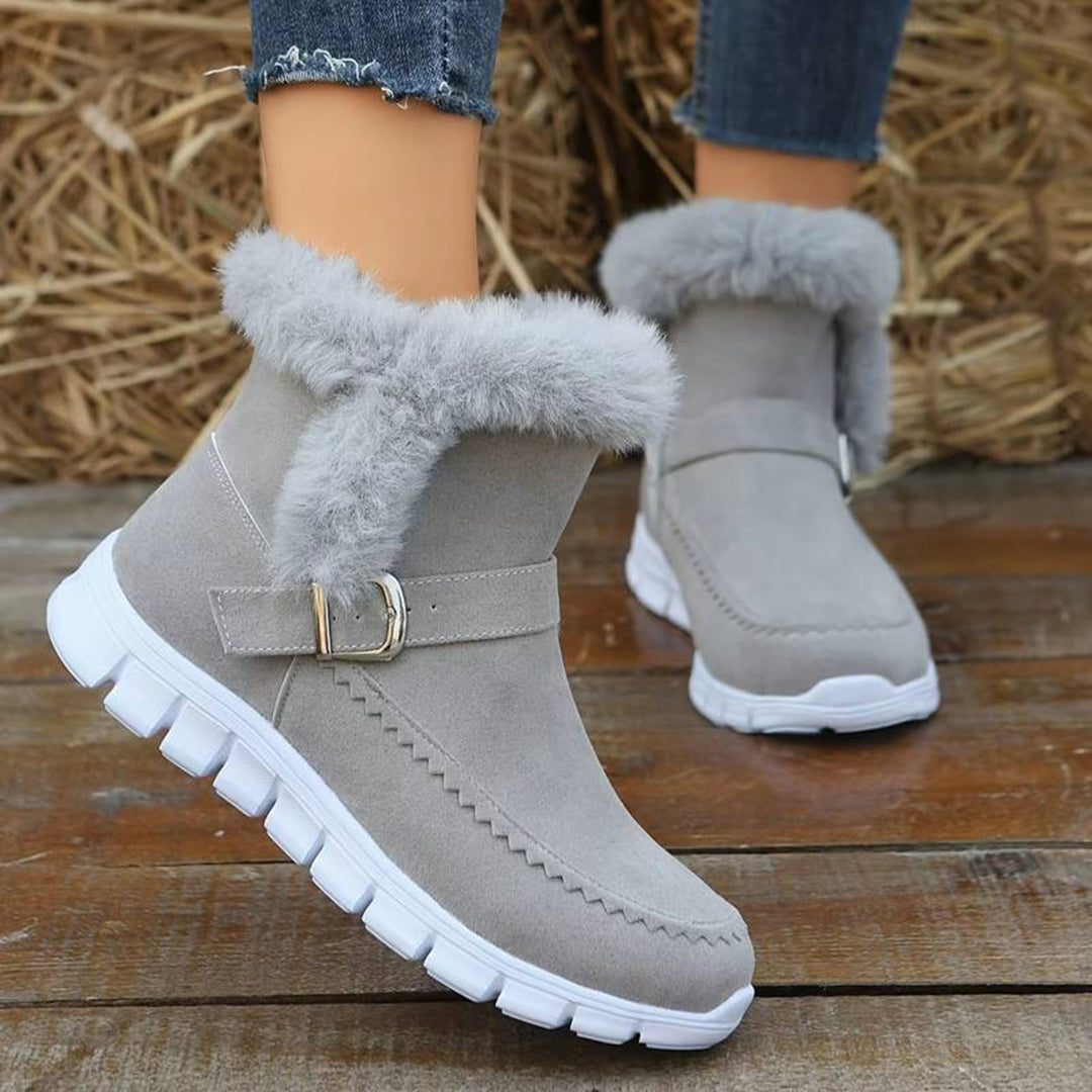 Fashionable winter boots with sporty soles - Paula