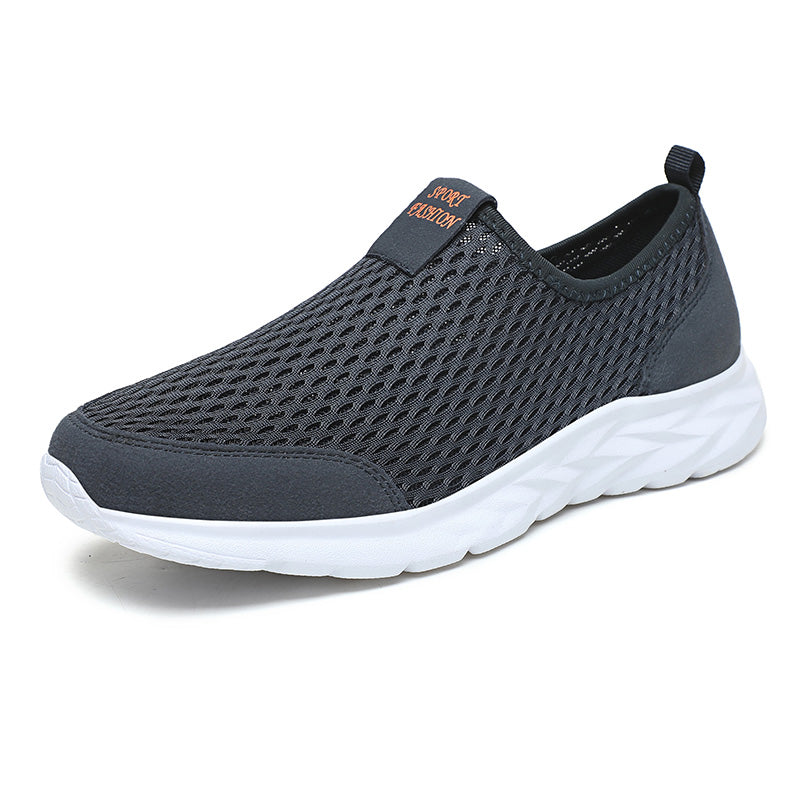 Breathable and robust outdoor shoes for men