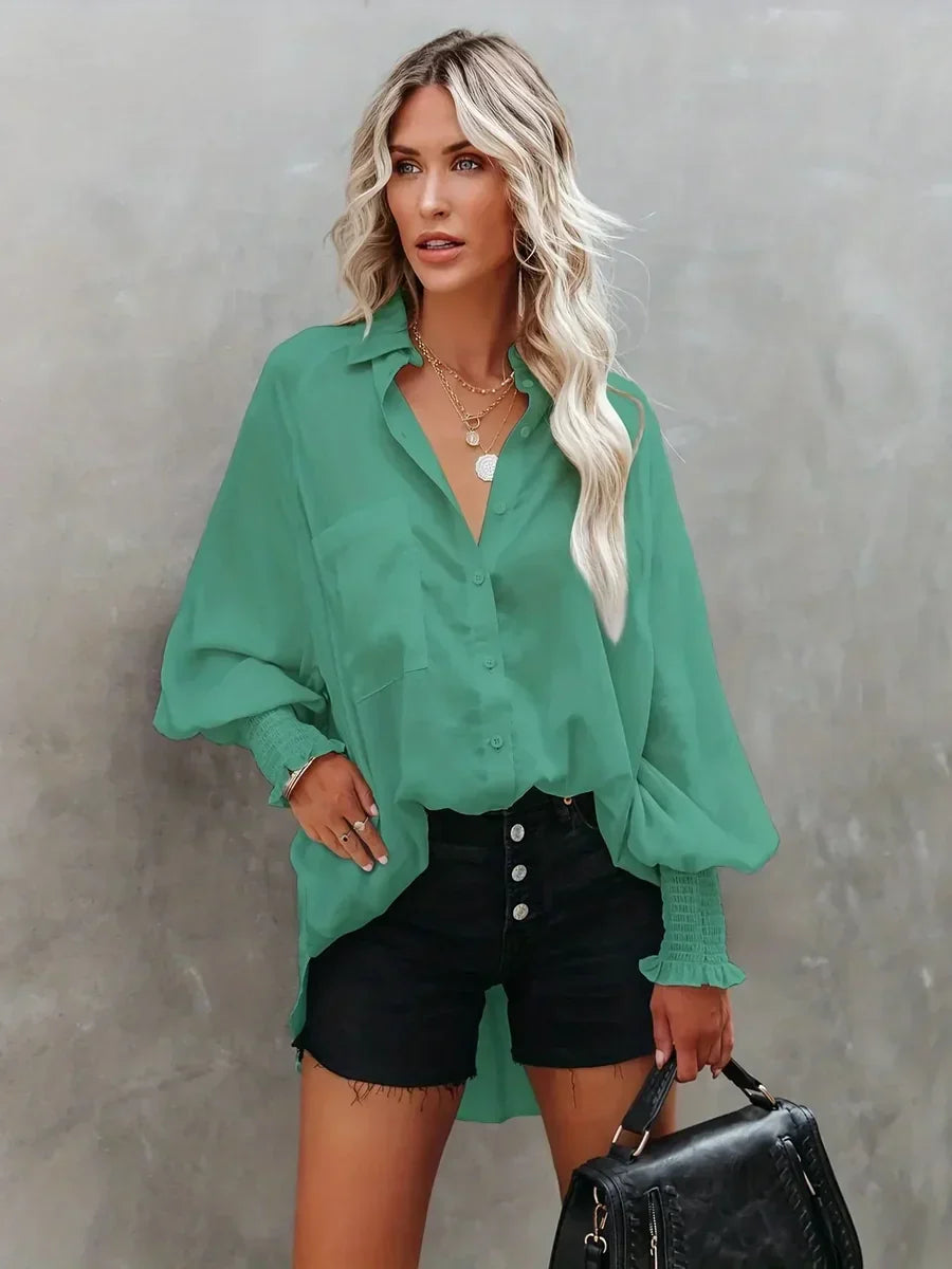 Classic long sleeve shirt with a timeless cut for women