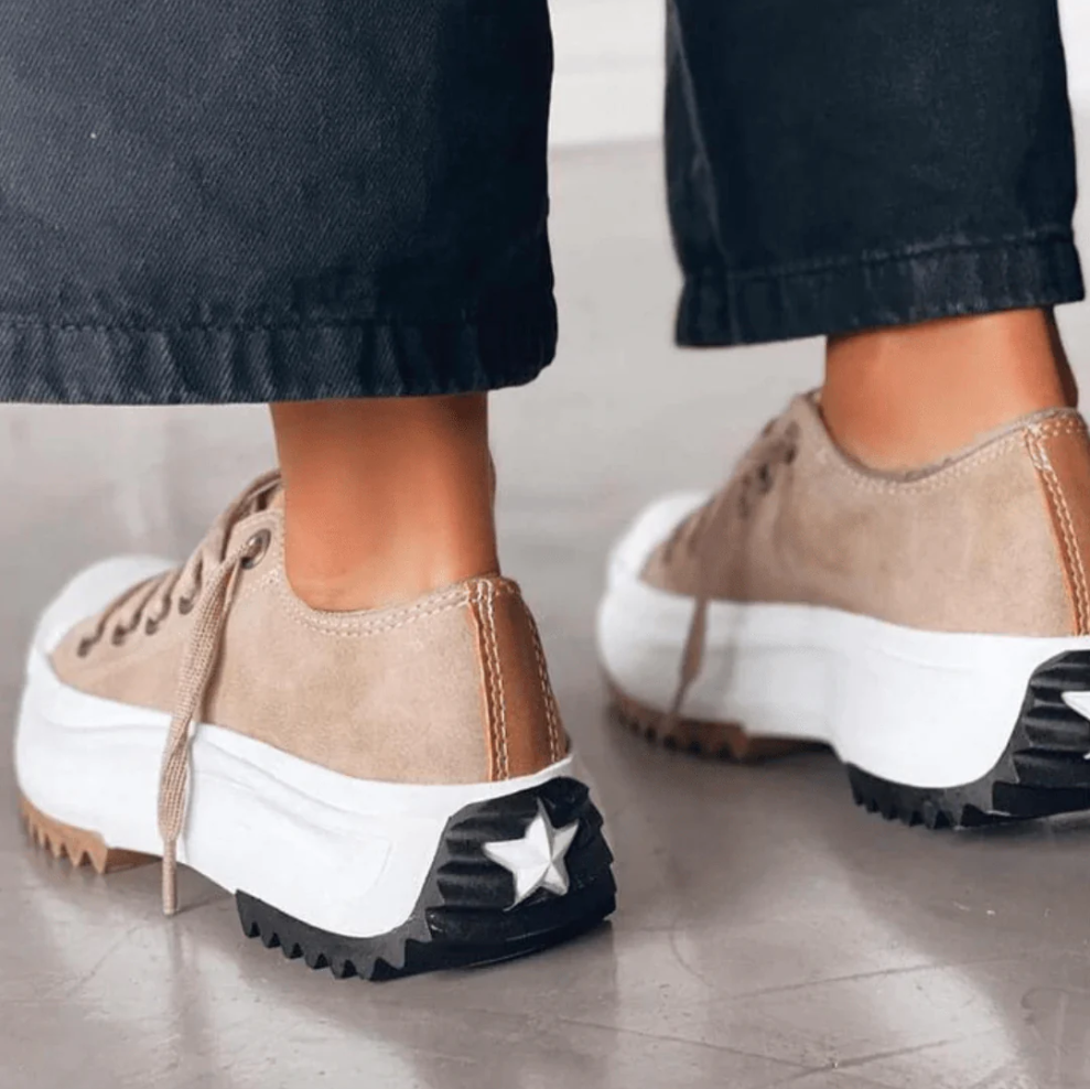 Platform sneakers with modern details for women